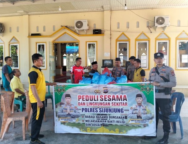 Polres Sijunjung Gelar Bakti Sosial dan Bakti Religi, Salurkan 1.000 Paket Makanan untuk Jemaah dan Warga
