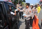 Antisipasi Dampak Kabut Asap Karhutla, Polres Pasaman Barat Turun ke Jalan Bagikan Masker
